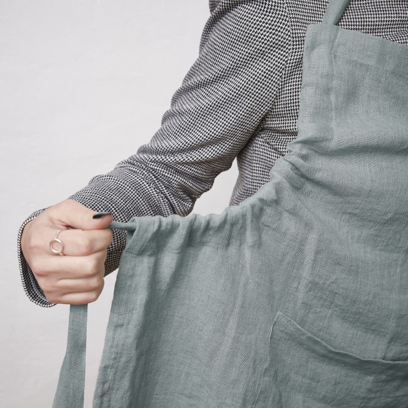 Tablier ajustable en lin lavé SOLINE – Élégance et praticité en cuisine