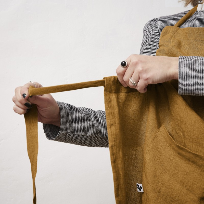 Tablier ajustable en lin lavé SOLINE – Élégance et praticité en cuisine