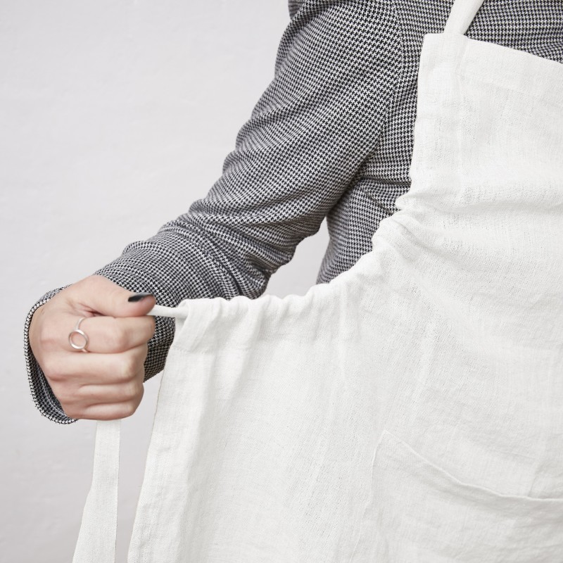 Tablier ajustable en lin lavé SOLINE – Élégance et praticité en cuisine