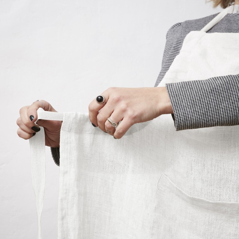 Tablier ajustable en lin lavé SOLINE – Élégance et praticité en cuisine