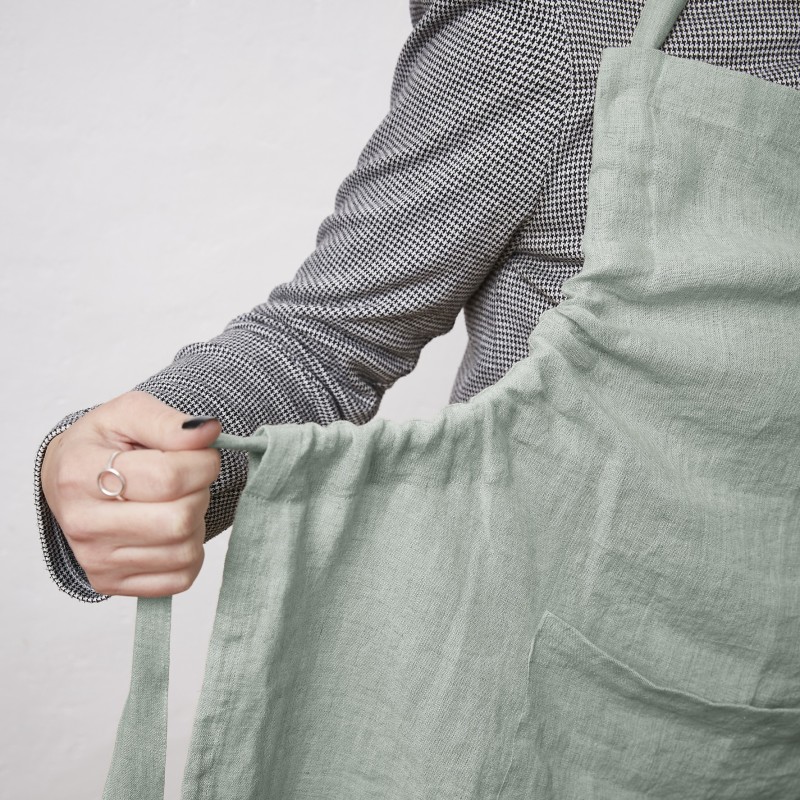 Tablier ajustable en lin lavé SOLINE – Élégance et praticité en cuisine