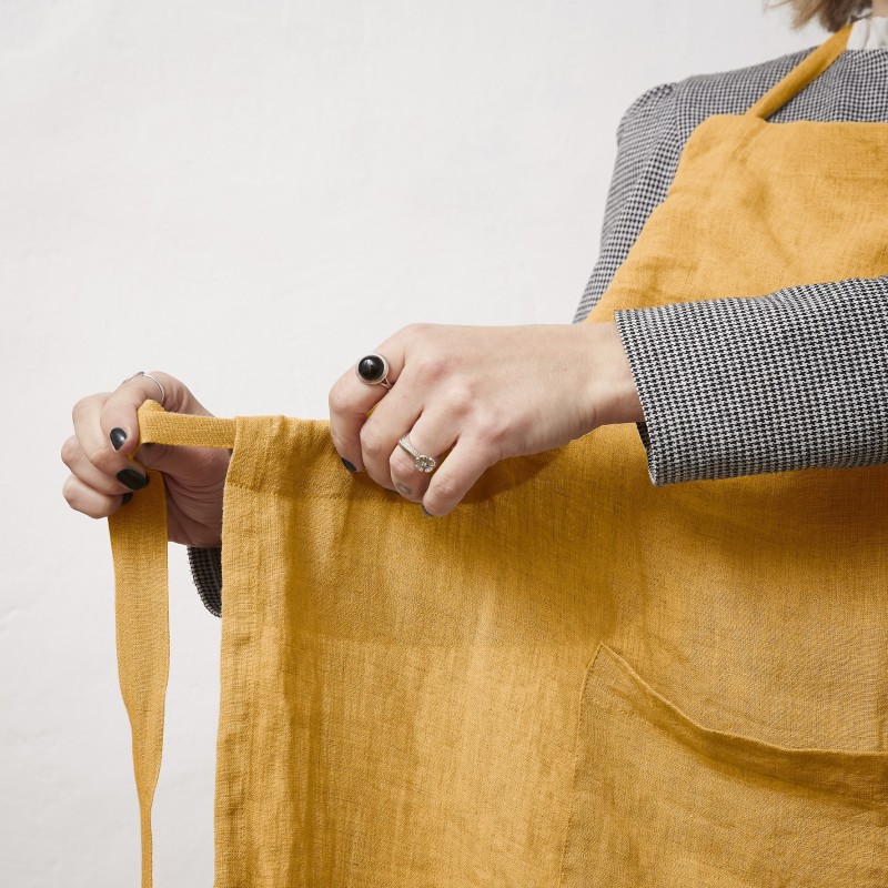 Tablier ajustable en lin lavé SOLINE – Élégance et praticité en cuisine