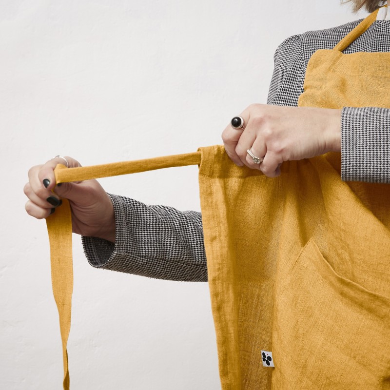 Tablier ajustable en lin lavé SOLINE – Élégance et praticité en cuisine