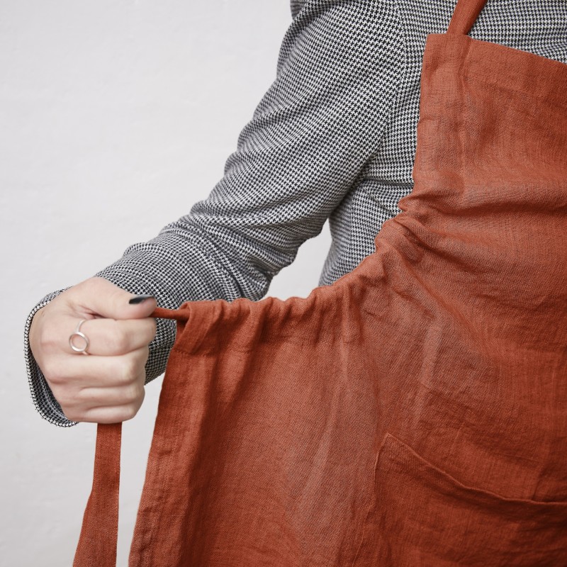 Tablier ajustable en lin lavé SOLINE – Élégance et praticité en cuisine
