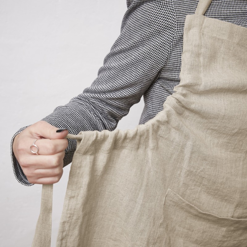 Tablier ajustable en lin lavé SOLINE – Élégance et praticité en cuisine