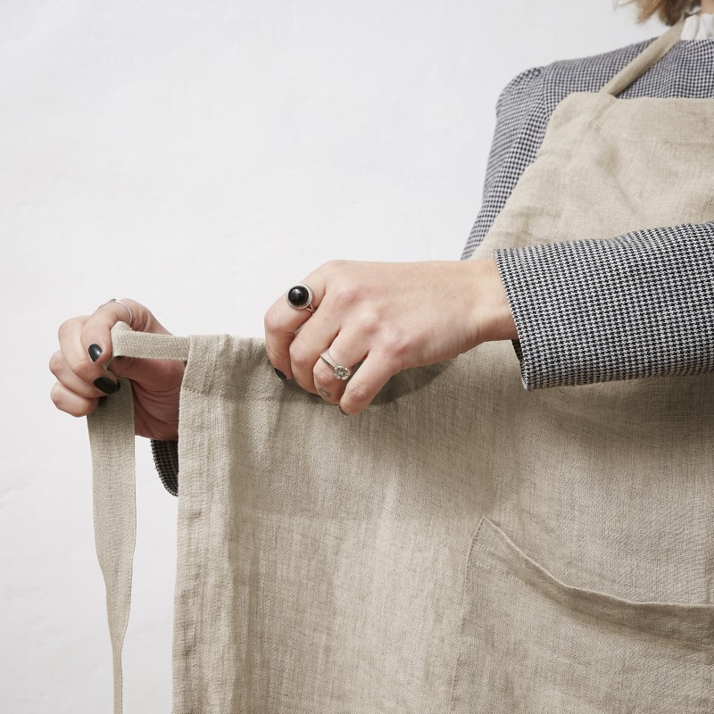 Tablier ajustable en lin lavé SOLINE – Élégance et praticité en cuisine
