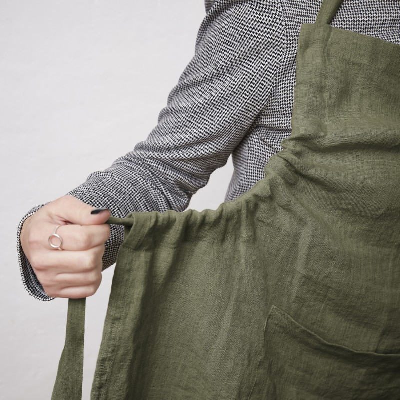 Tablier ajustable en lin lavé SOLINE – Élégance et praticité en cuisine