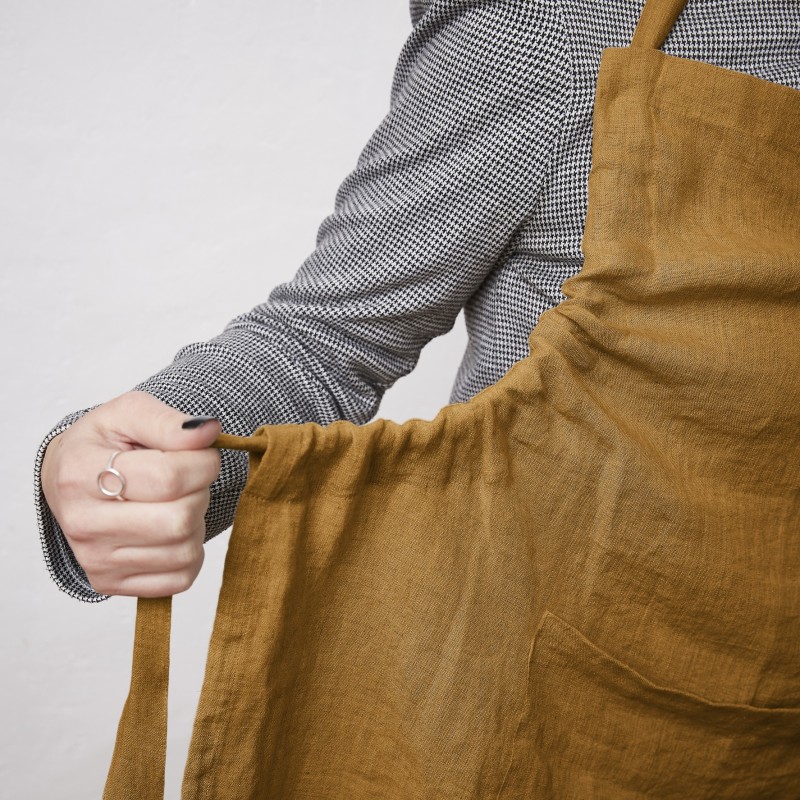 Tablier ajustable en lin lavé SOLINE – Élégance et praticité en cuisine